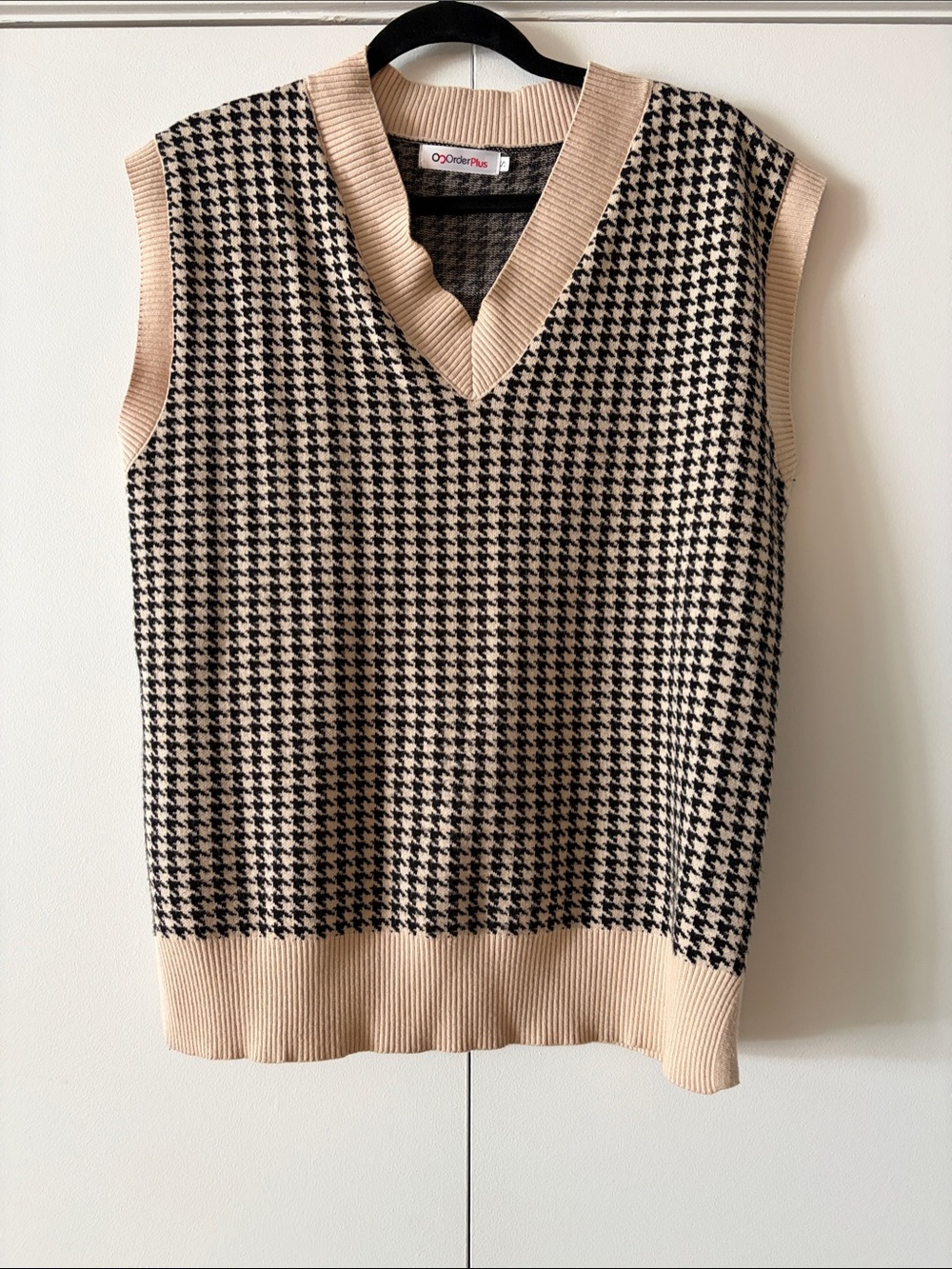 Beige & Black Houndstooth Knit Vest